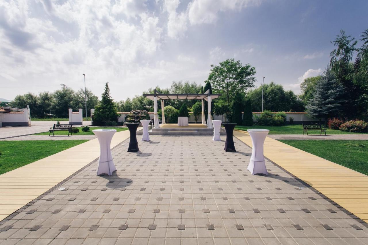 Hotel Dijana Pirot Exterior foto